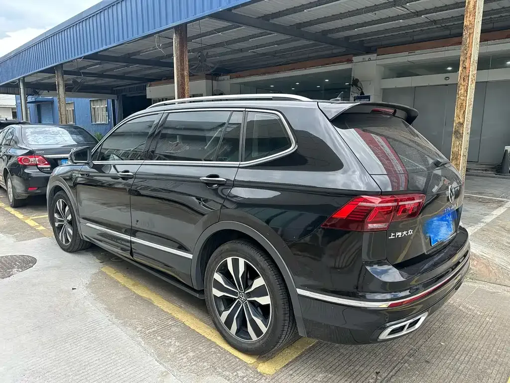 Volkswagen Tiguan L — фото 7