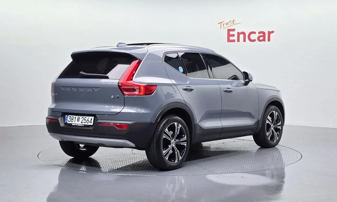 Volvo XC40 — фото 7