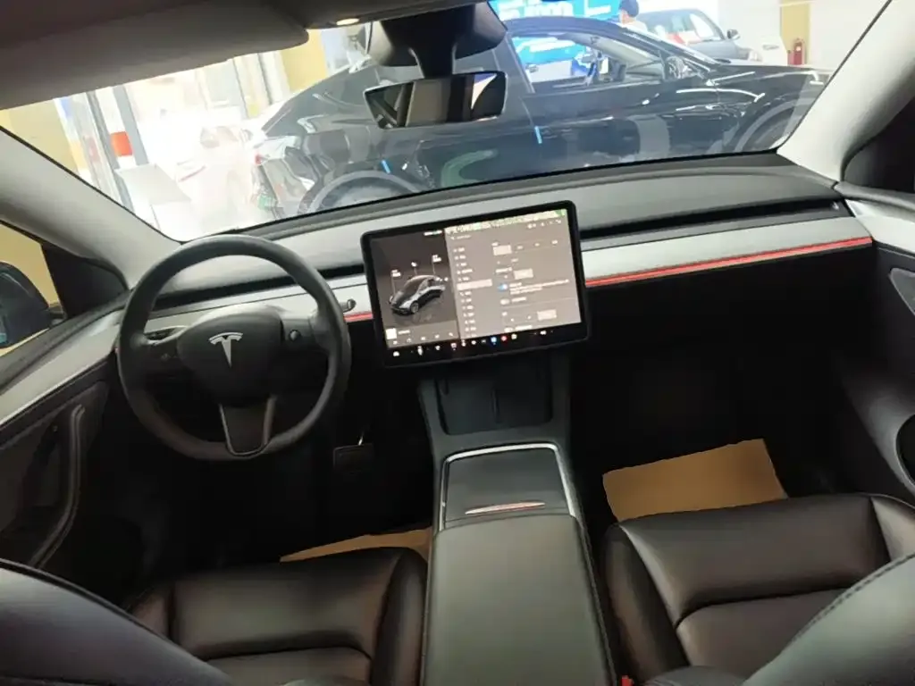 Tesla Model Y — фото 3