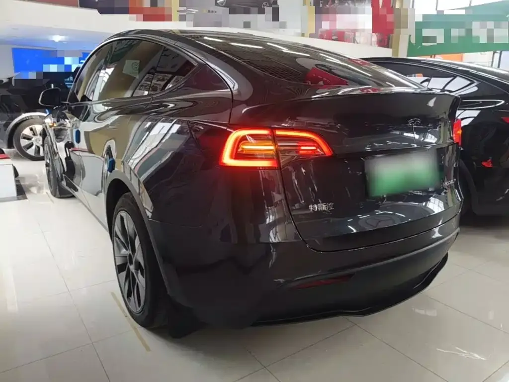Tesla Model Y — фото 9