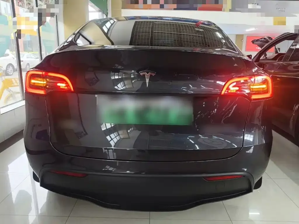 Tesla Model Y — фото 8