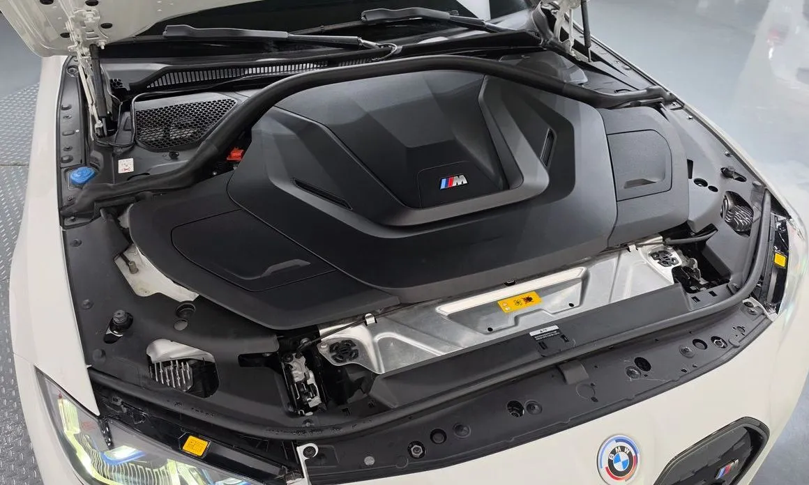 BMW i4 — фото 8