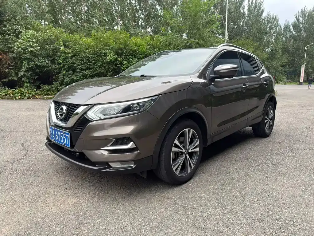 Nissan Qashqai — фото 1