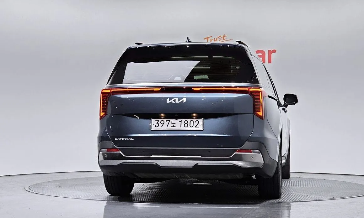 Kia Carnival — фото 4