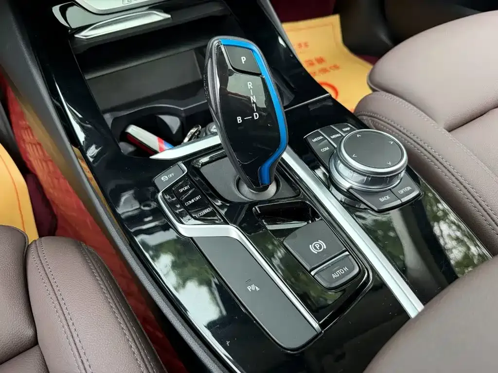 BMW iX3 — фото 2