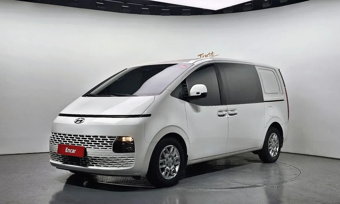 Hyundai Staria — фото 1