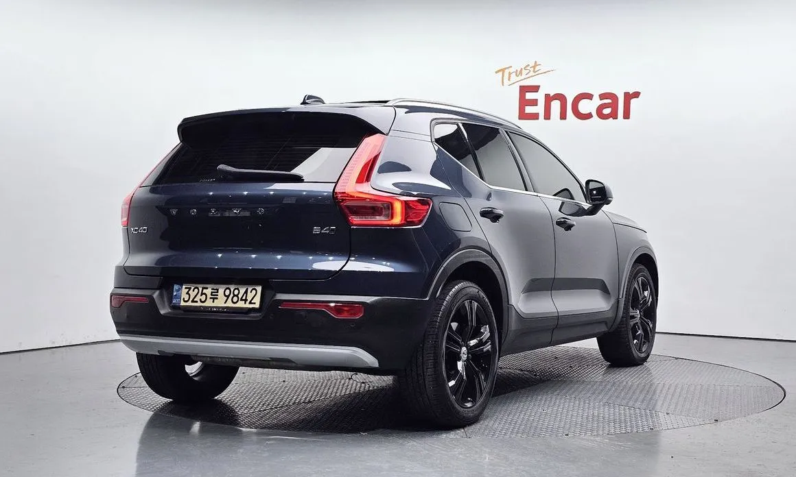 Volvo XC40 — фото 3