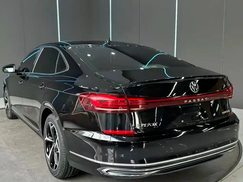 Volkswagen Passat — фото 6