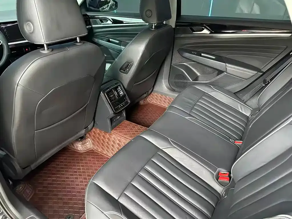 Volkswagen Passat — фото 10