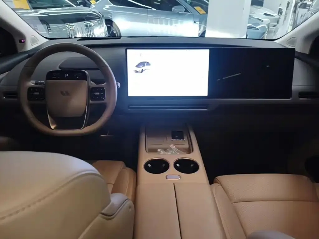 Li Auto i8 — фото 7