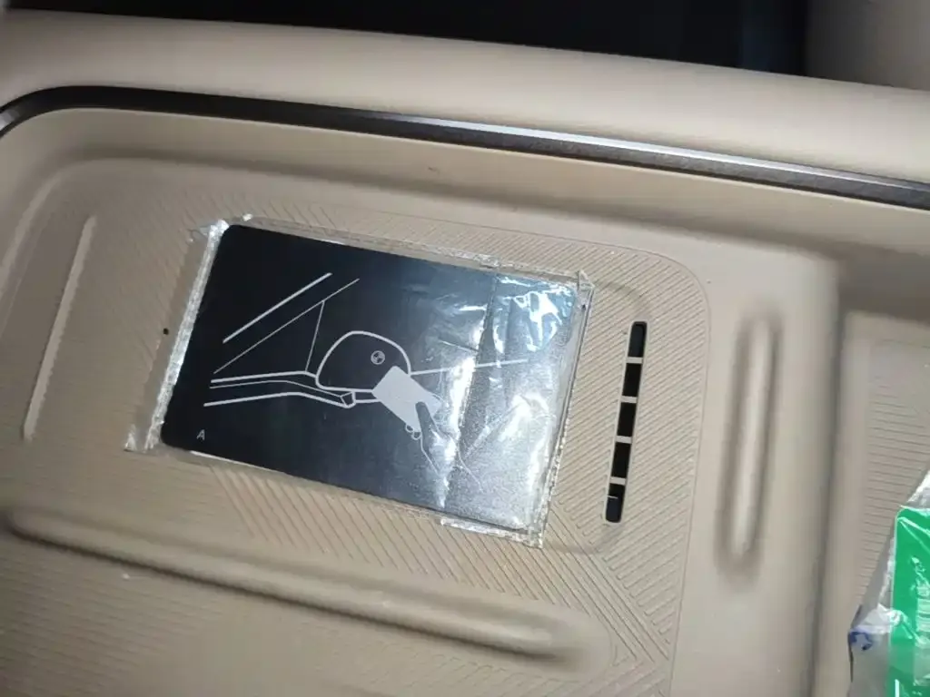 Li Auto i8 — фото 6