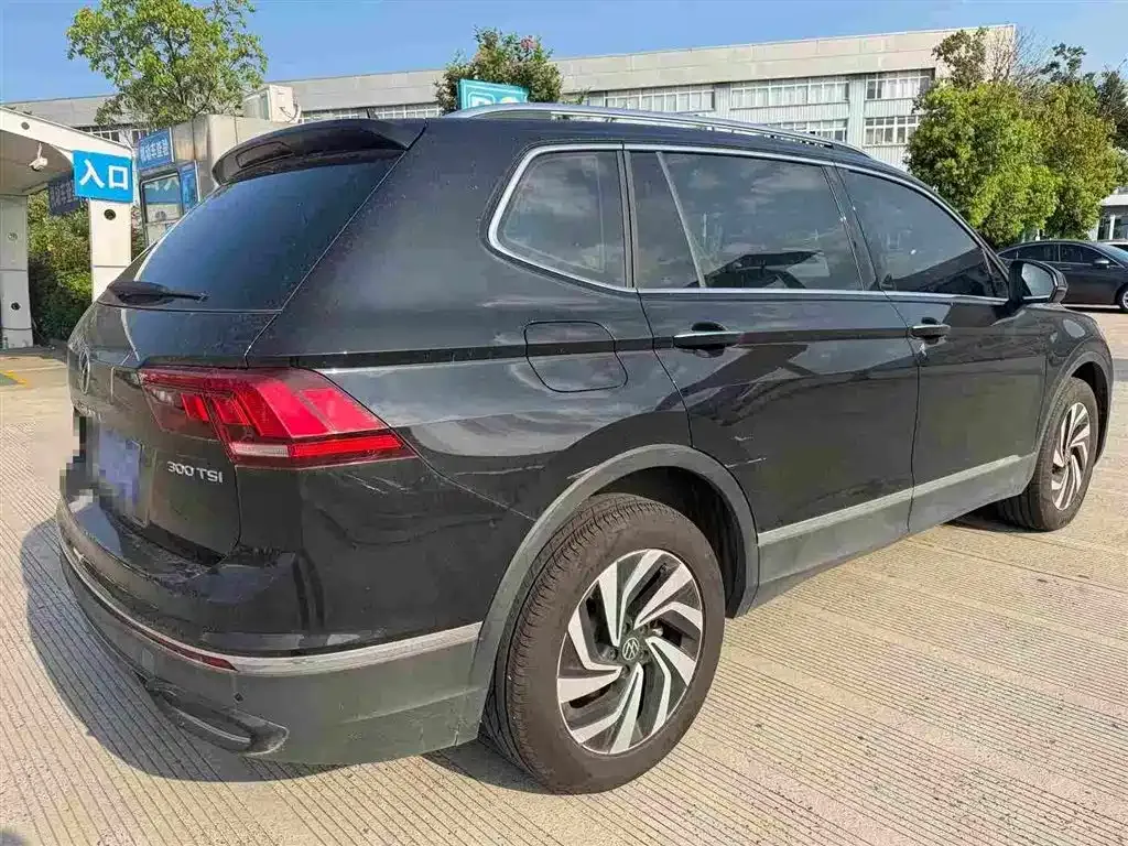 Volkswagen Tiguan L — фото 6