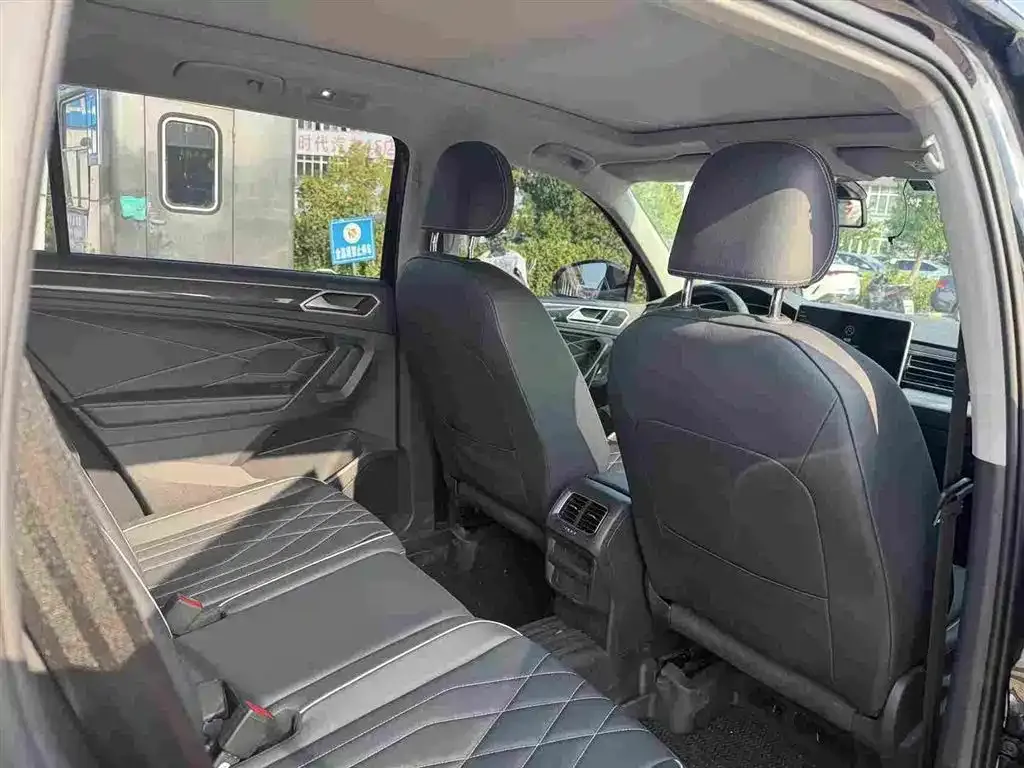 Volkswagen Tiguan L — фото 5