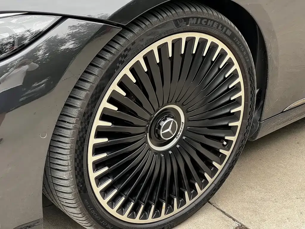 Mercedes-Benz EQS AMG — фото 4