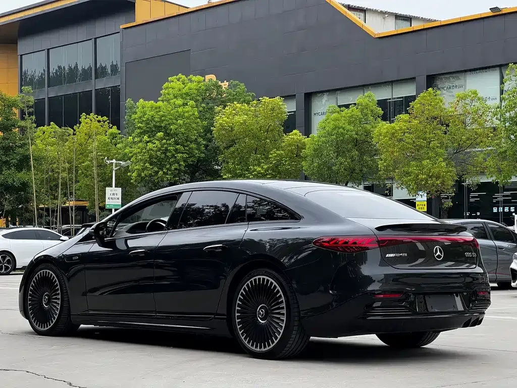 Mercedes-Benz EQS AMG — фото 5