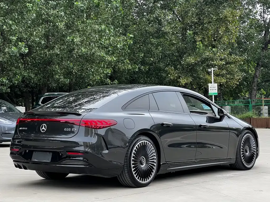 Mercedes-Benz EQS AMG — фото 10