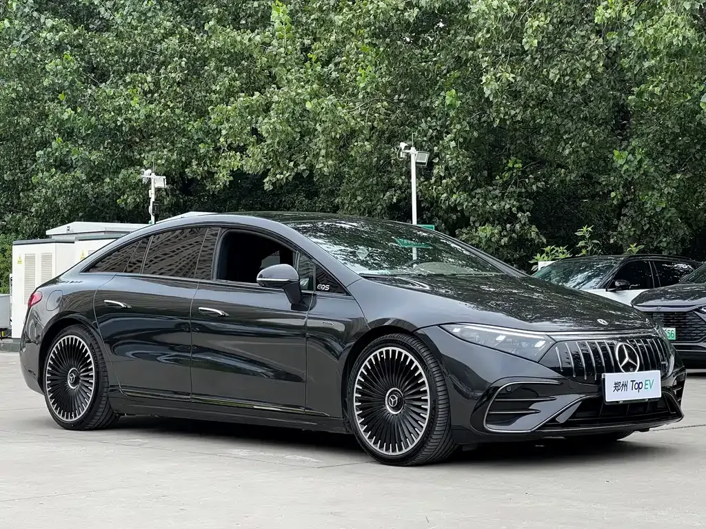 Mercedes-Benz EQS AMG — фото 9