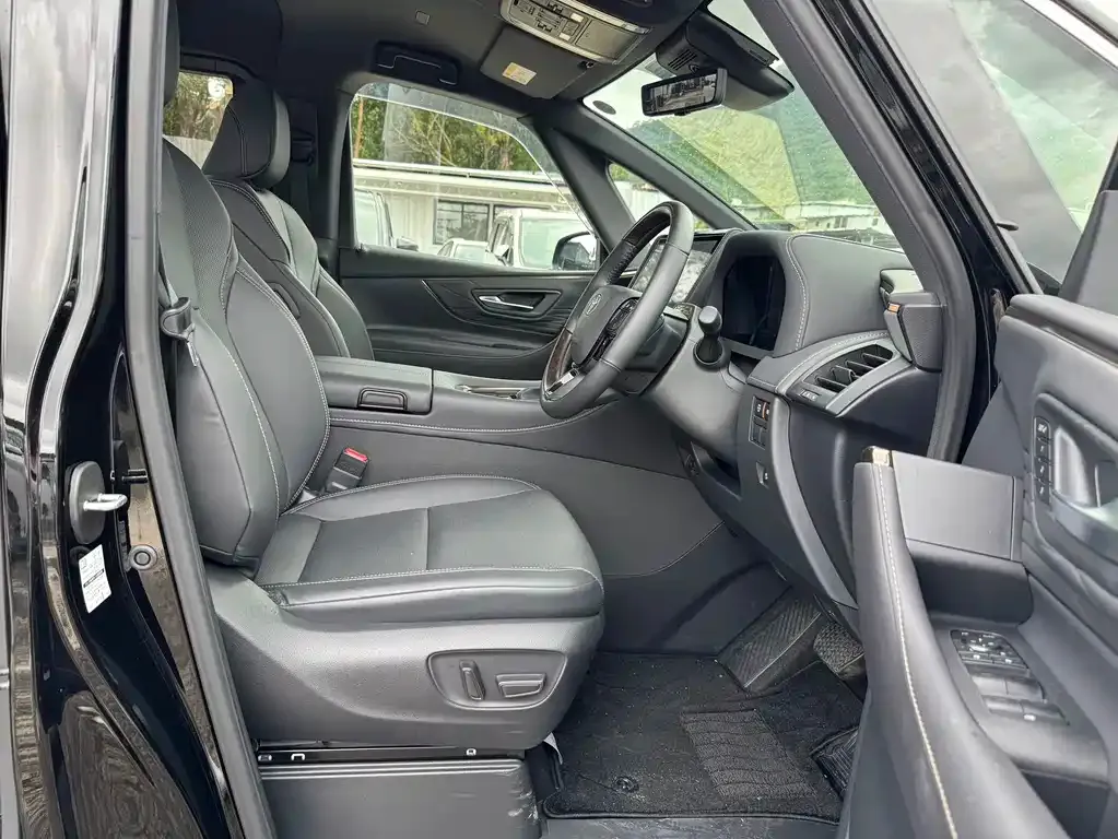 Toyota Alphard — фото 6