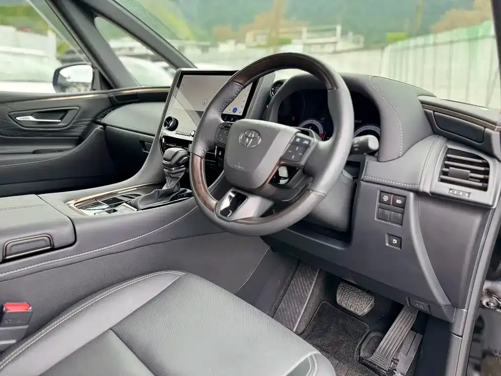 Toyota Alphard — фото 9