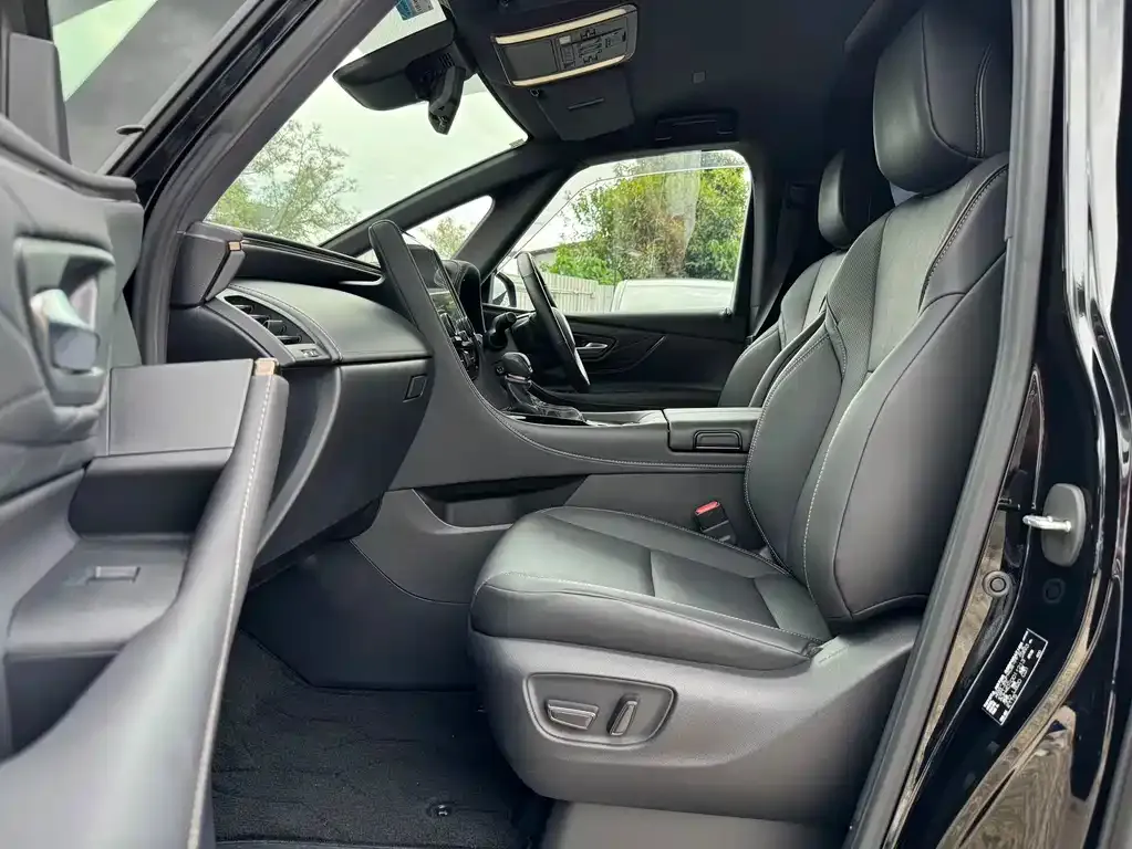 Toyota Alphard — фото 2
