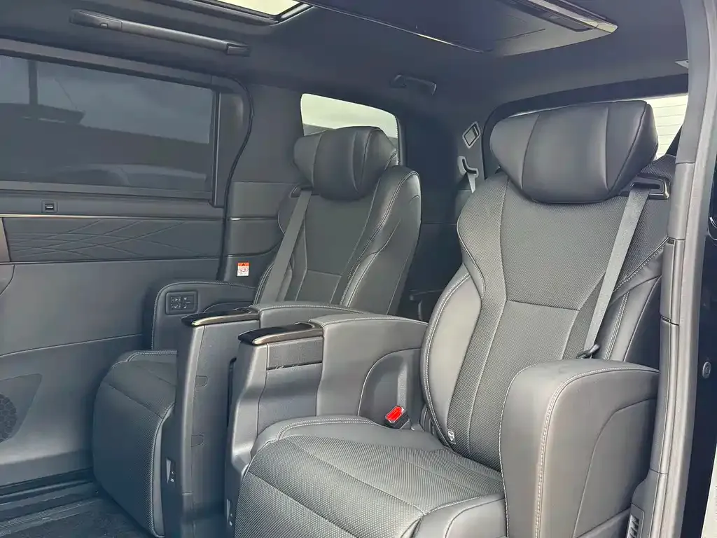 Toyota Alphard — фото 7
