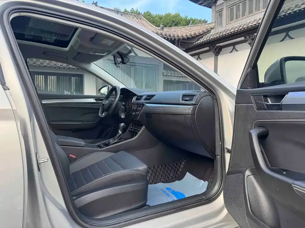 Skoda Superb — фото 7