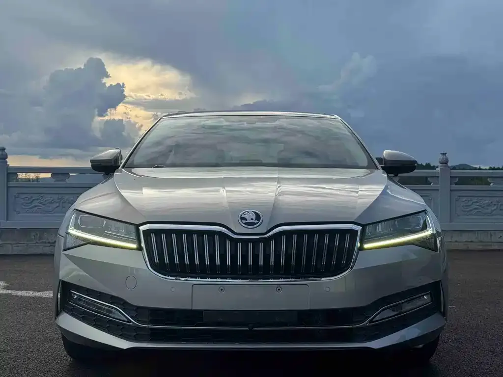 Skoda Superb — фото 10
