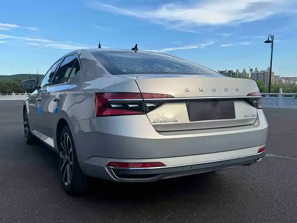 Skoda Superb — фото 6