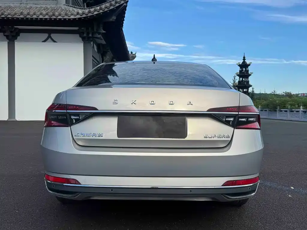 Skoda Superb — фото 2