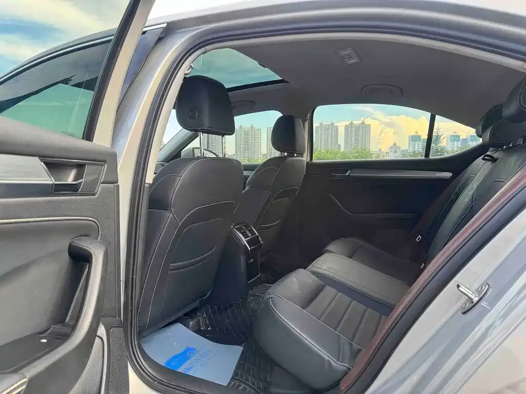 Skoda Superb — фото 5