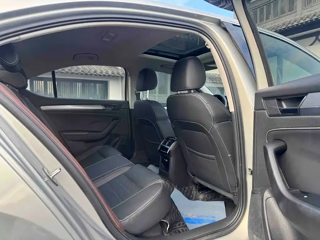 Skoda Superb — фото 4