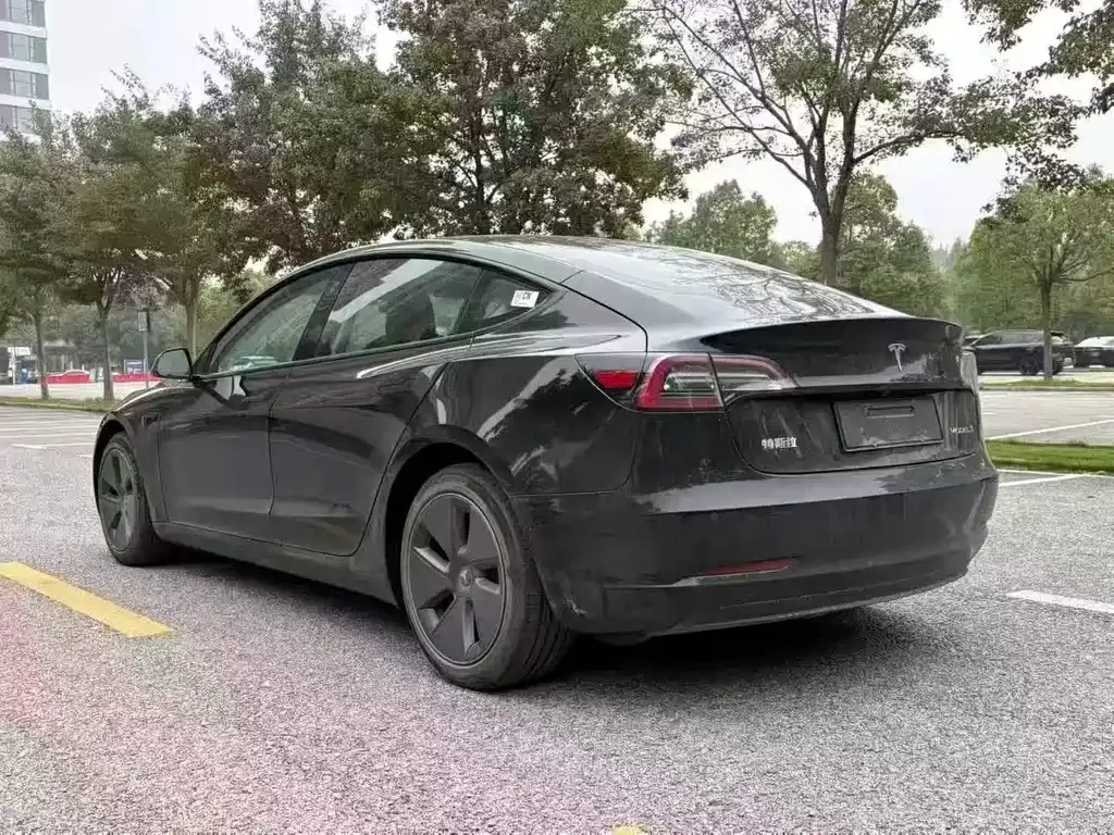 Tesla Model 3 — фото 8