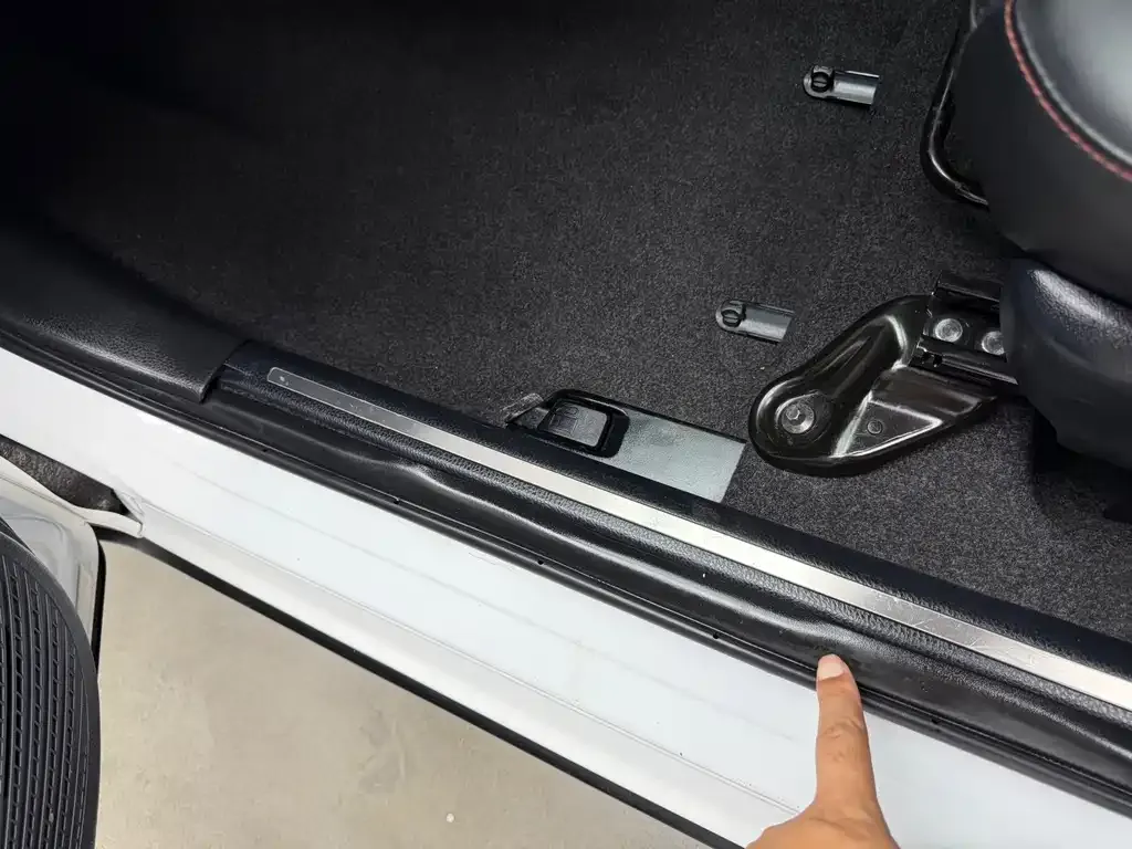 Toyota Yaris L — фото 8