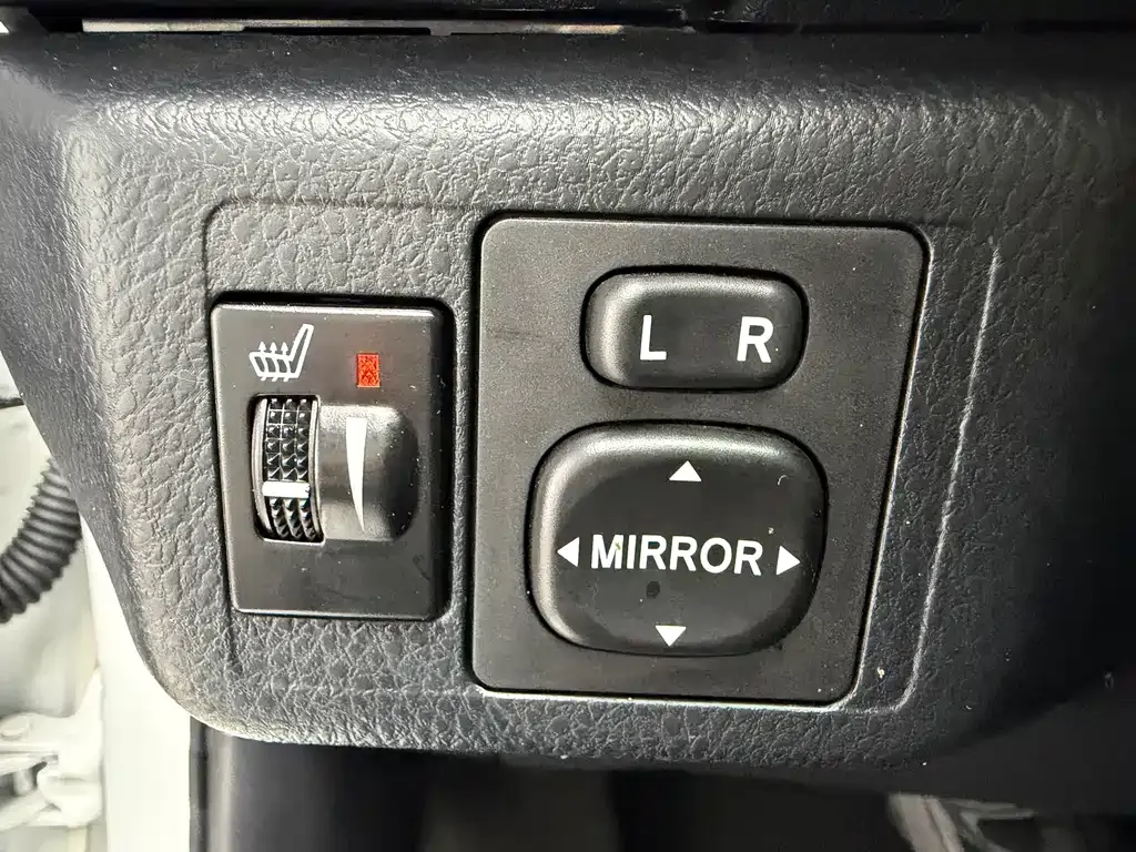 Toyota Yaris L — фото 6