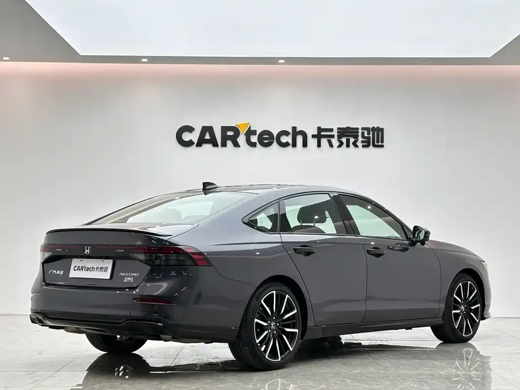 Honda Accord — фото 7