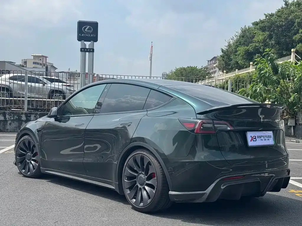Tesla Model Y — фото 4