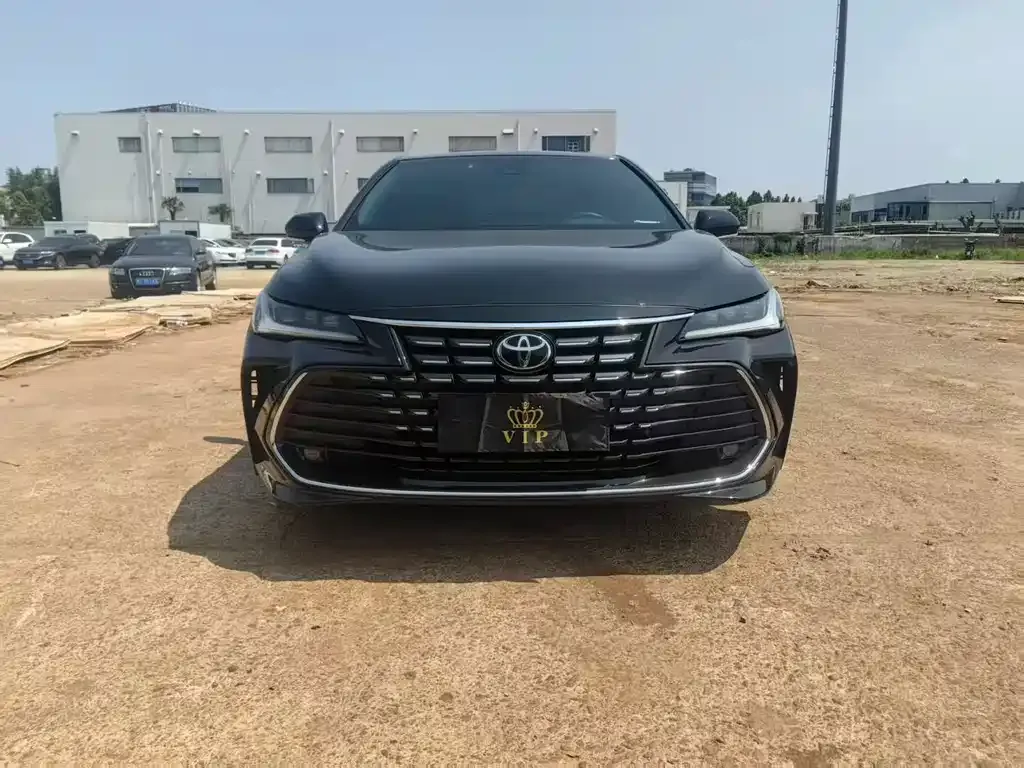 Toyota Avalon — фото 1