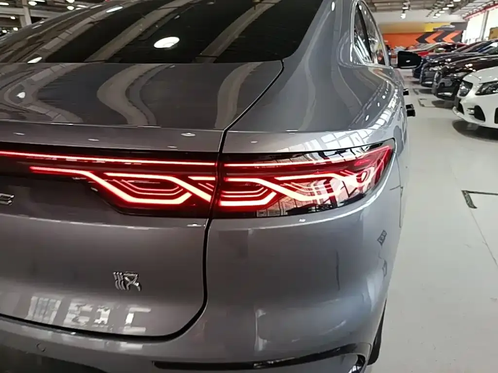 BYD Han — фото 4