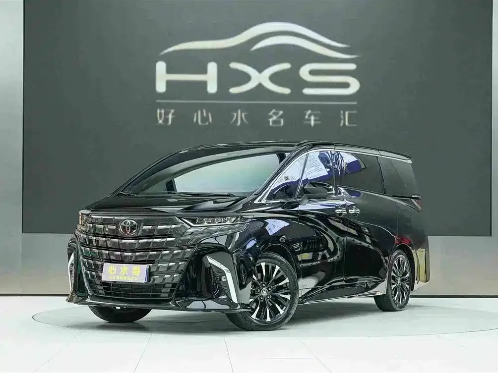 Toyota Alphard — фото 1