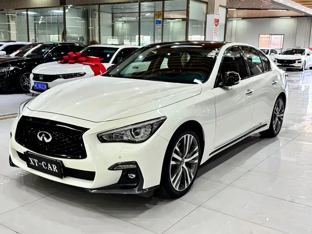 Infiniti Q50L — фото 1