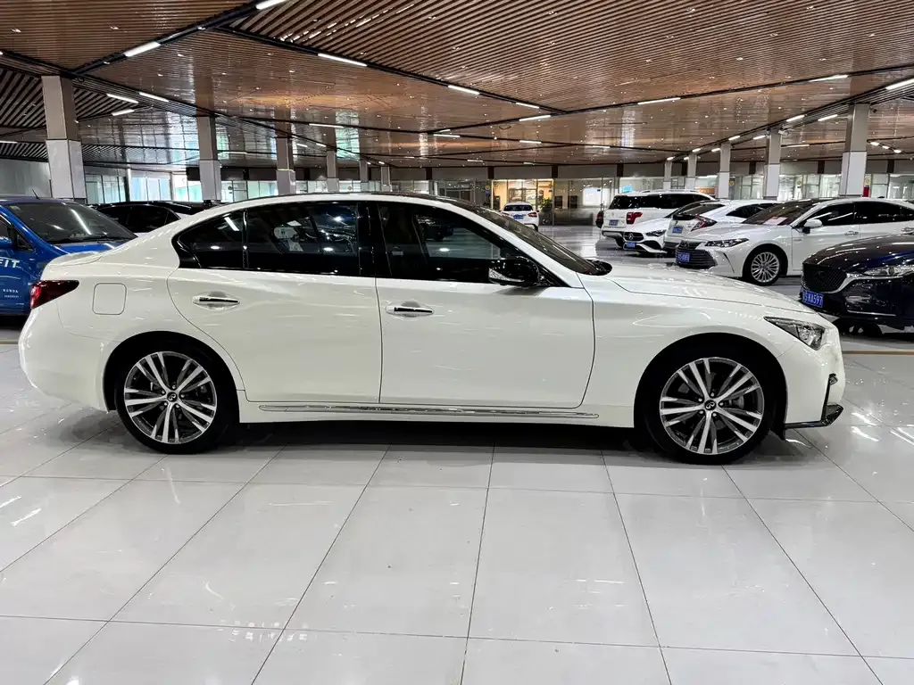 Infiniti Q50L — фото 7