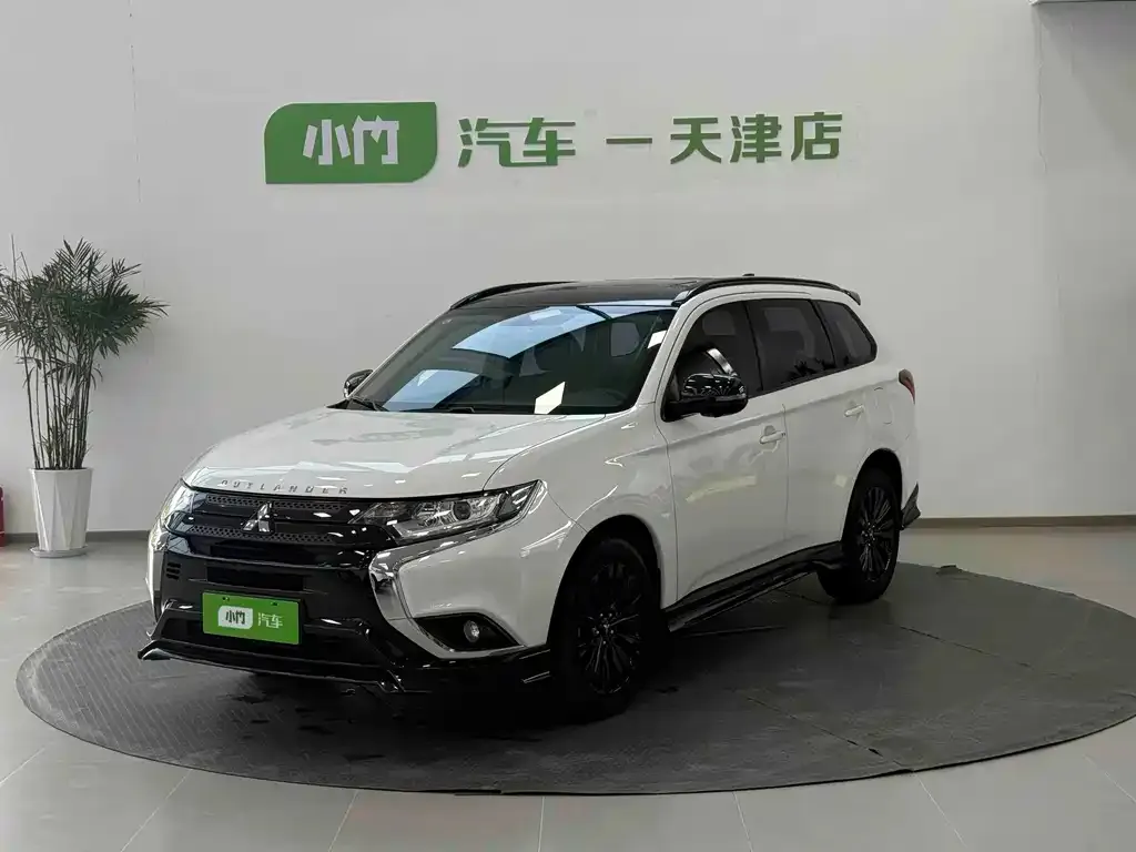 Mitsubishi Outlander — фото 1