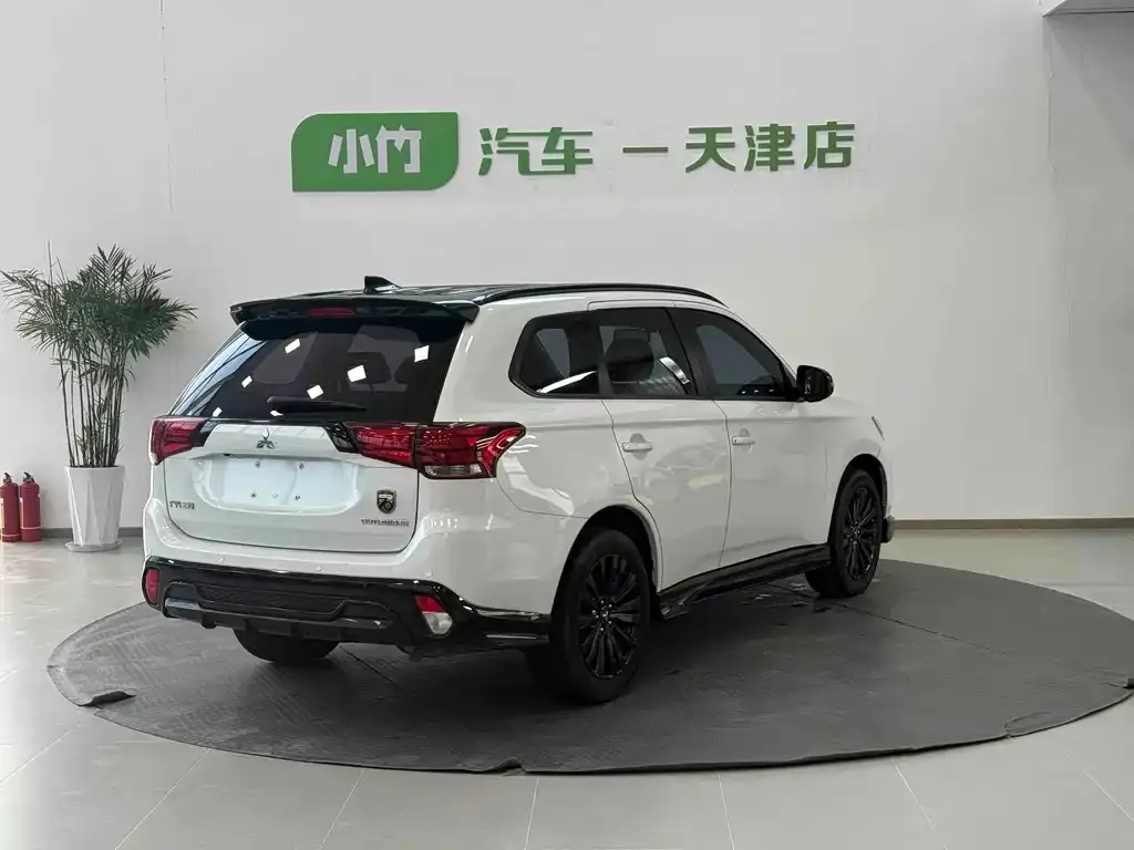 Mitsubishi Outlander — фото 3