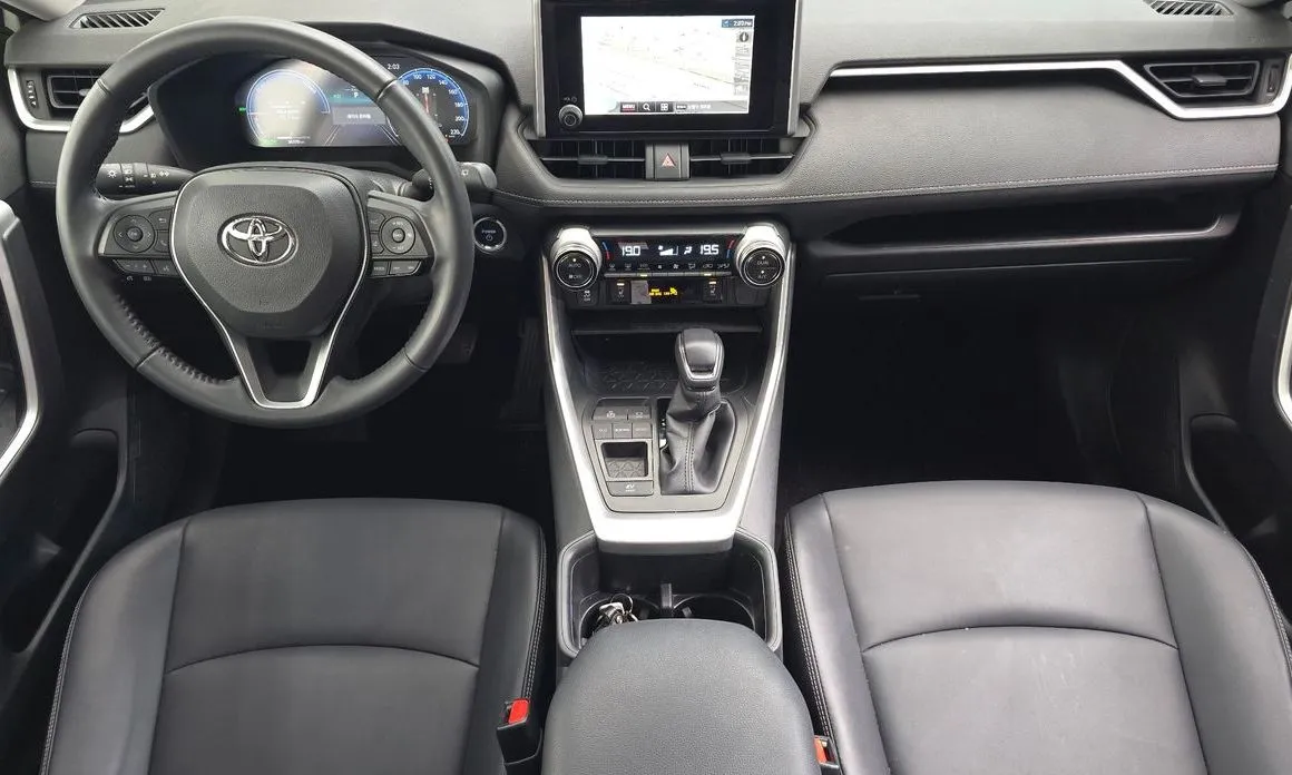 Toyota RAV4 — фото 9