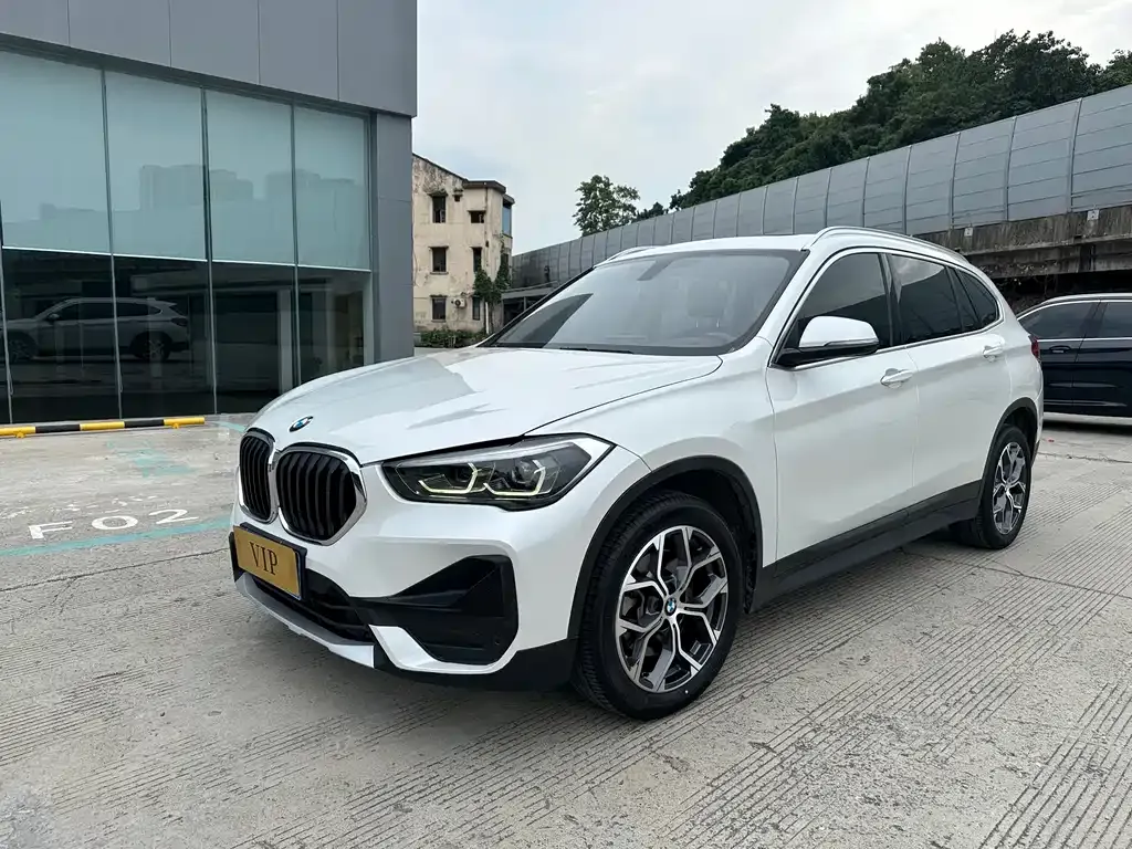 BMW X1 — фото 1