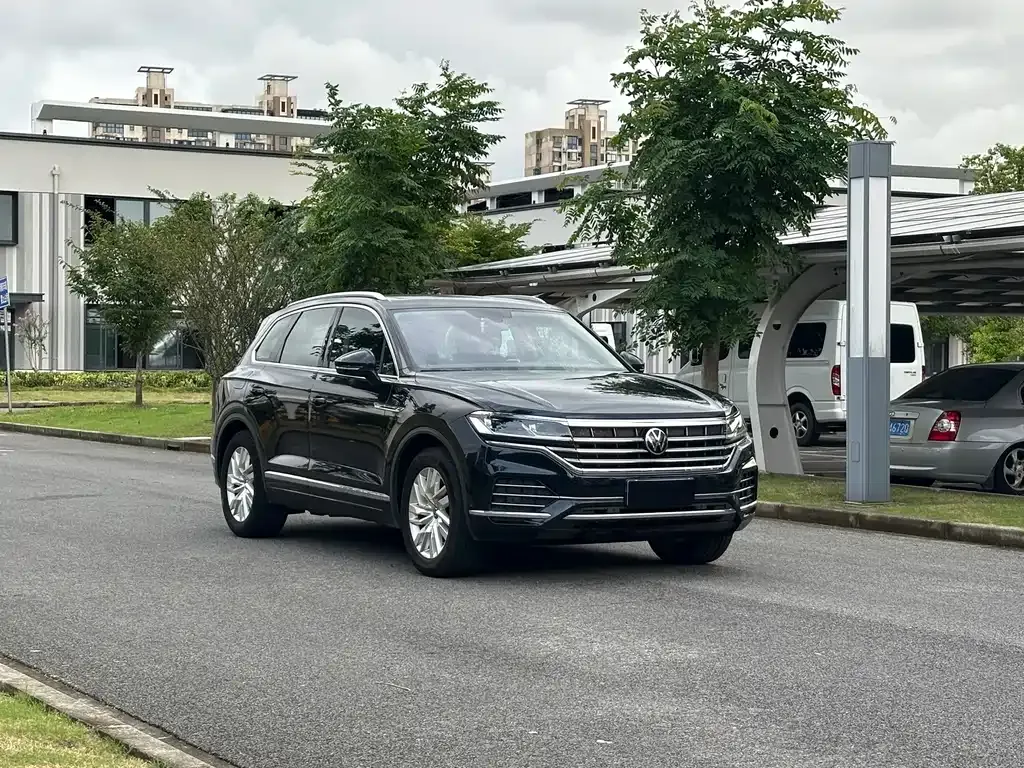 Volkswagen Touareg — фото 5
