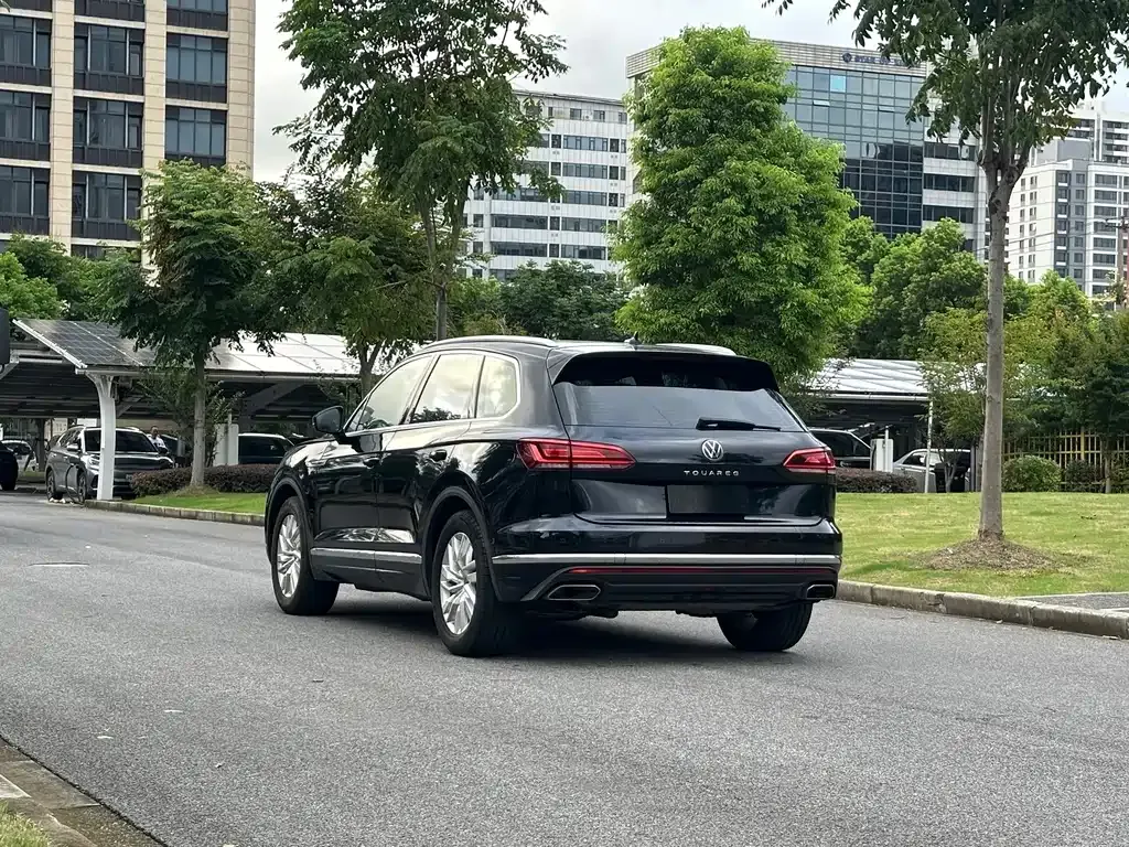 Volkswagen Touareg — фото 10