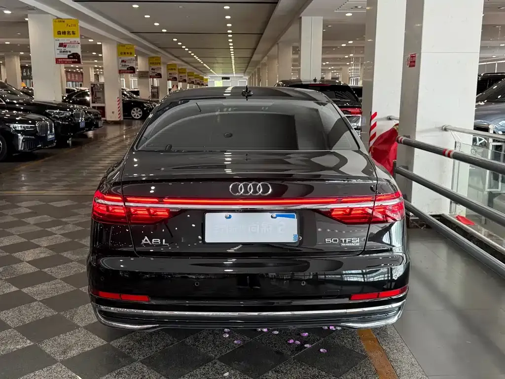 Audi A8 — фото 6