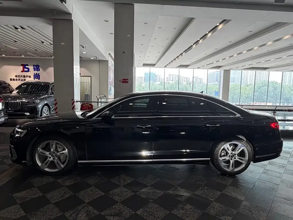 Audi A8 — фото 9