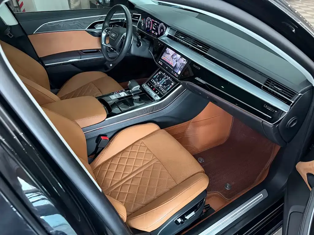 Audi A8 — фото 5